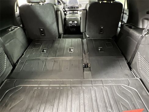 Used 2021 GMC Yukon SLT w/ SLT Premium Package image 19