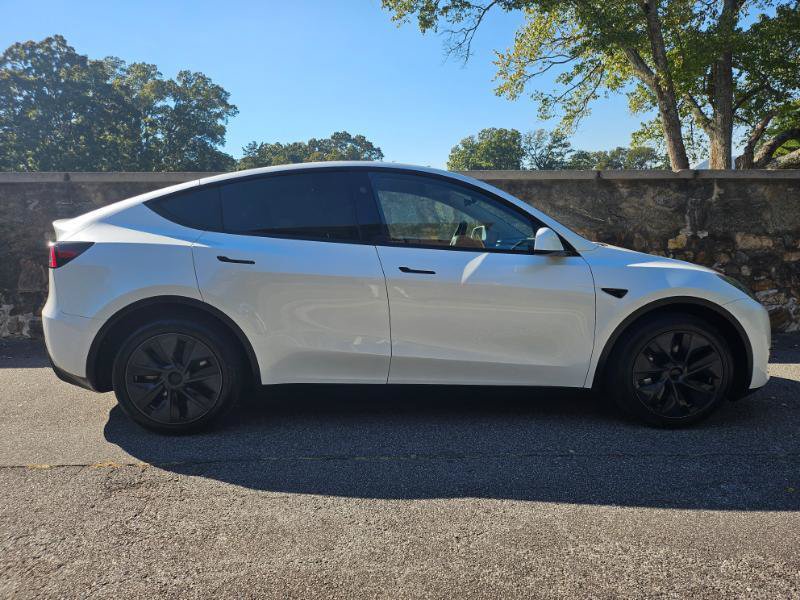 Used 2025 Tesla Model Y Long Range AWD/4WD image 10