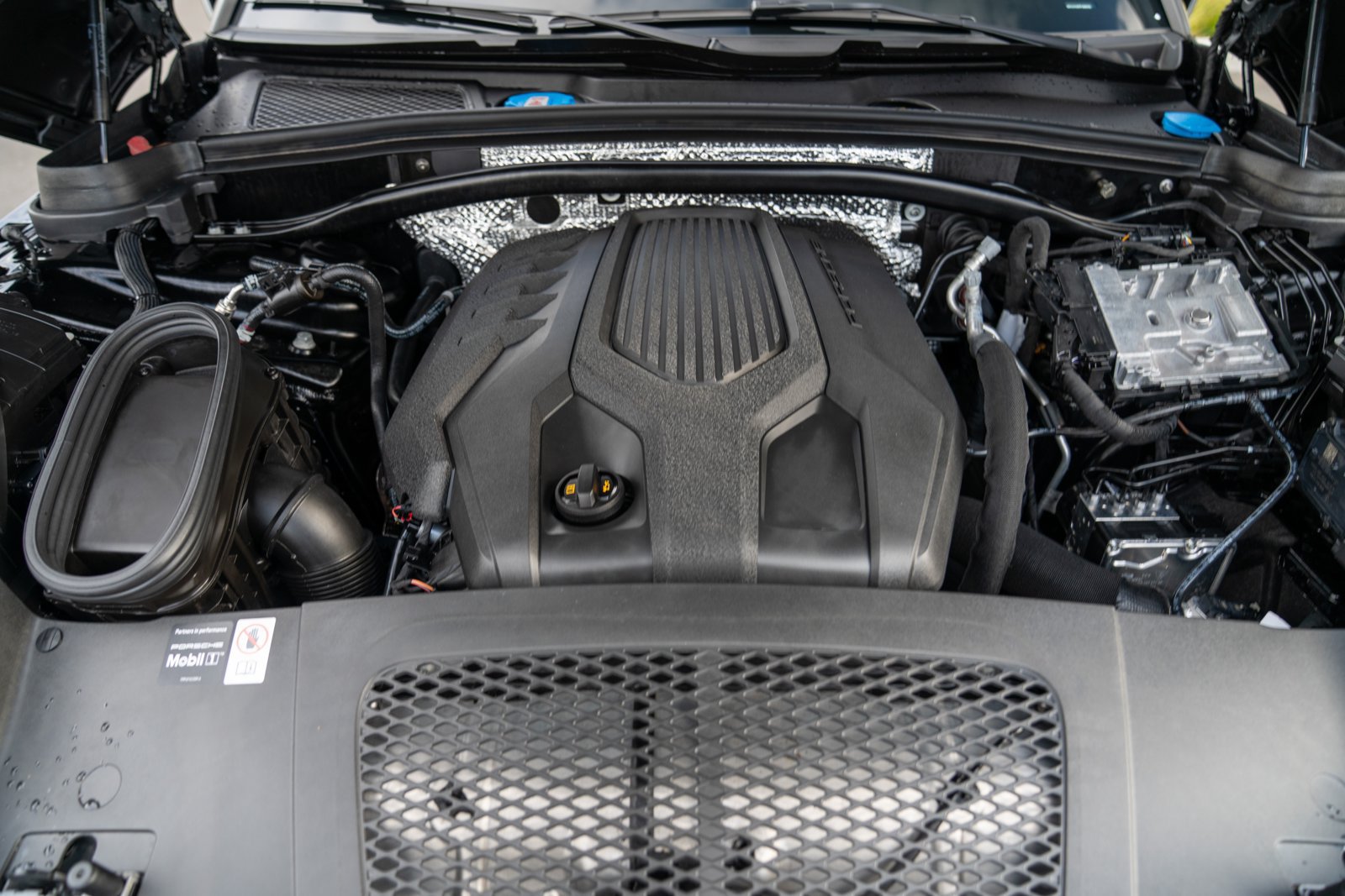 Certified 2026 Porsche Macan AWD/4WD image 29