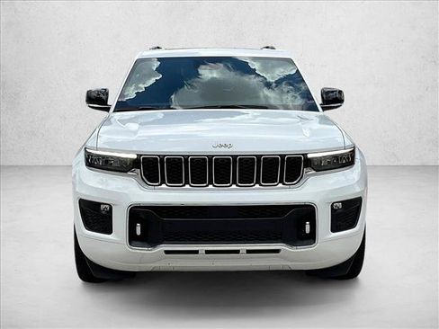 Used 2024 Jeep Grand Cherokee Overland w/ Luxury Tech Group IV AWD/4WD image 3