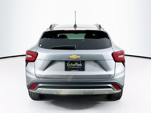 Used 2025 Chevrolet Trax LT w/ LT Convenience Package image 7