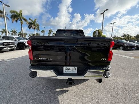 Used 2022 Chevrolet Silverado 2500 LTZ w/ LTZ Convenience Package RWD image 10