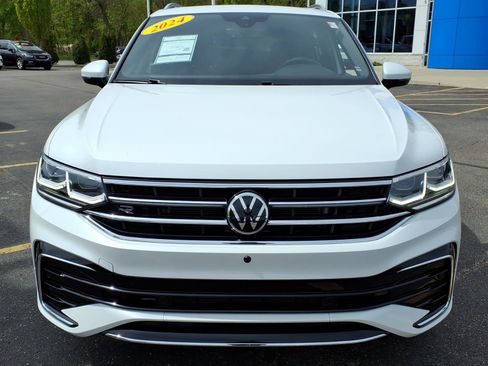 Used 2024 Volkswagen Tiguan SEL R-Line AWD/4WD image 2