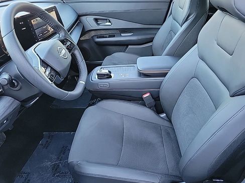 Used 2023 Nissan Ariya FWD image 11