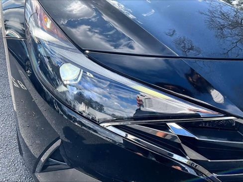 Used 2022 Hyundai Elantra Limited w/ Preferred Accessory Package image 28