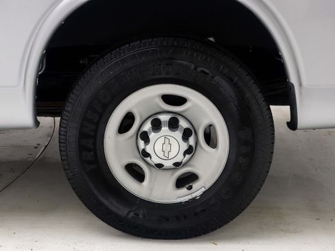 Used 2018 Chevrolet Express 3500 LS RWD image 26