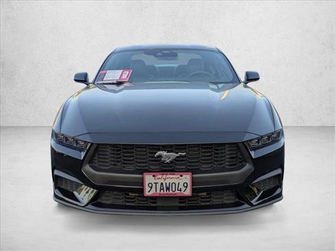 Used 2025 Ford Mustang Premium image 2