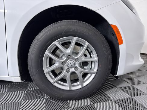 New 2026 Chrysler Voyager LX image 20