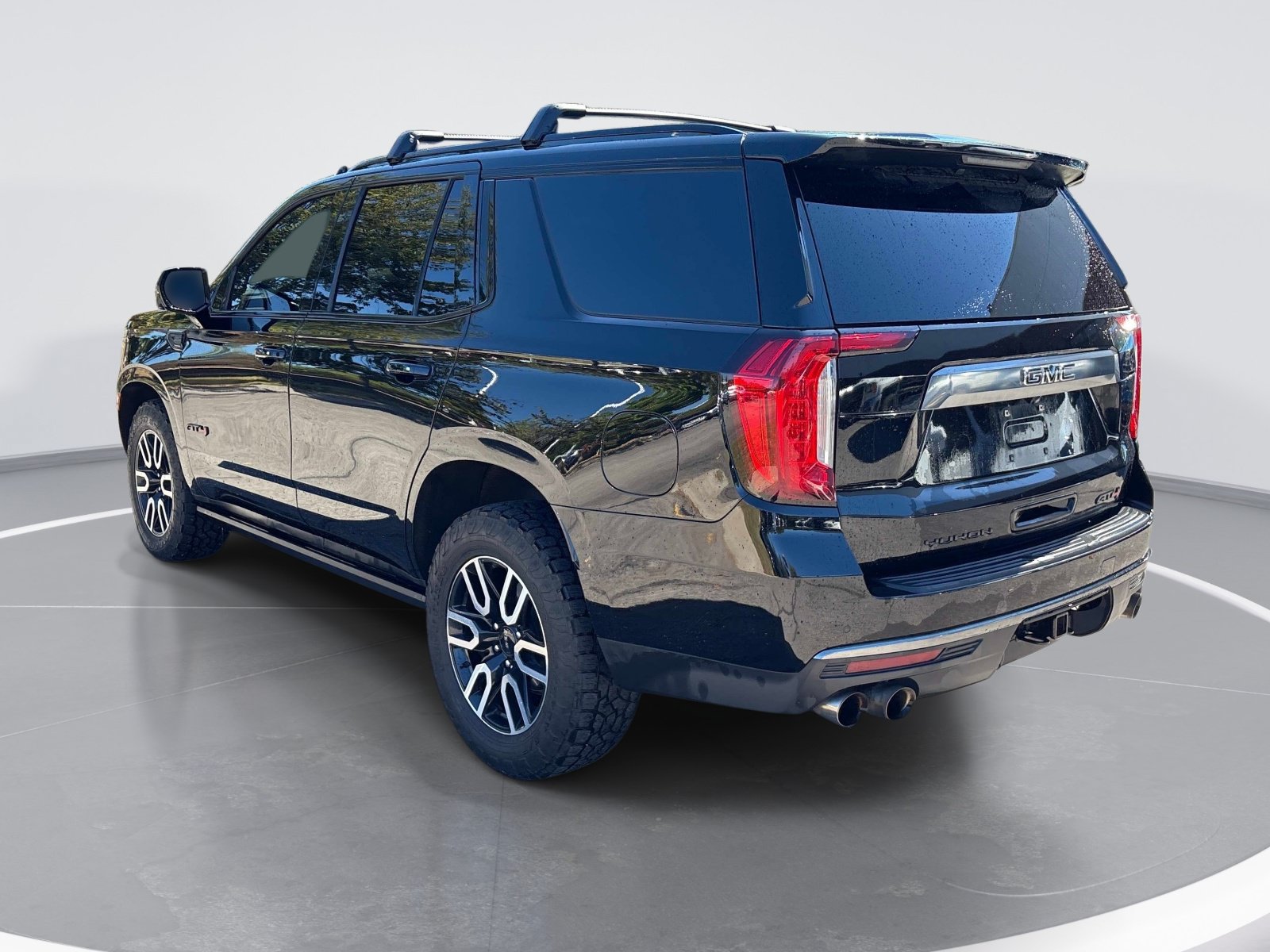 Used 2023 GMC Yukon AT4 w/ Technology Package AWD/4WD image 6