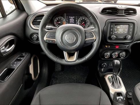Used 2017 Jeep Renegade Latitude w/ Cold Weather Group AWD/4WD image 5