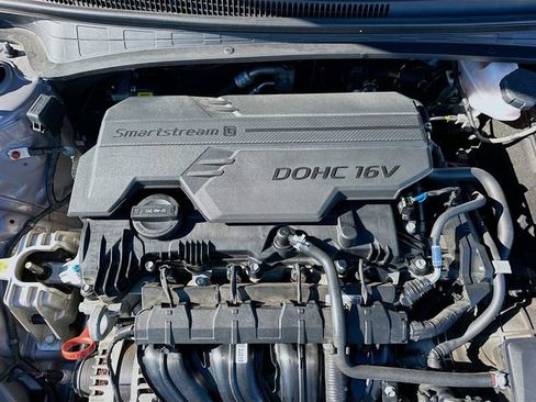 Used 2024 Hyundai Elantra SEL image 28