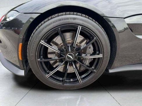 Used 2022 Aston Martin V8 Vantage Roadster RWD image 46