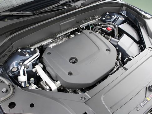 New 2026 Volvo XC90 B6 Plus w/ Protection Package Premier image 25