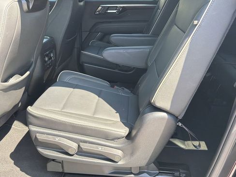 Used 2025 Chevrolet Suburban Premier AWD/4WD image 22
