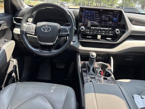 Used 2021 Toyota Highlander Platinum AWD/4WD image 20