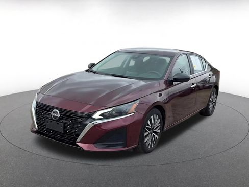 Used 2025 Nissan Altima 2.5 SV FWD image 5