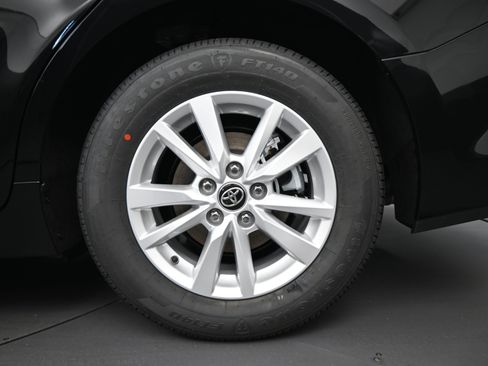 Used 2025 Toyota Camry LE w/ Convenience Package image 17