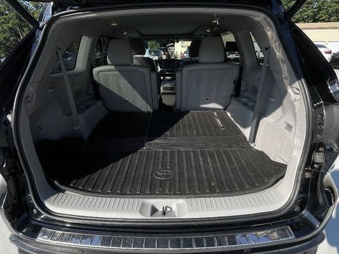 Used 2015 Toyota Highlander Limited Platinum AWD/4WD image 11