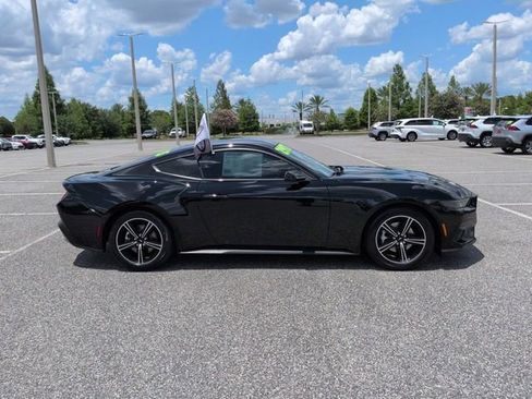 Used 2025 Ford Mustang Coupe RWD image 3
