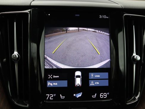 Used 2021 Volvo XC60 T5 Momentum w/ Premium Package image 21