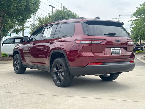 Used 2025 Jeep Grand Cherokee L Laredo RWD image 6