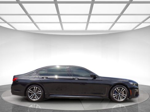 Used 2021 BMW 750i xDrive w/ Luxury Rear Seating Package AWD/4WD image 5