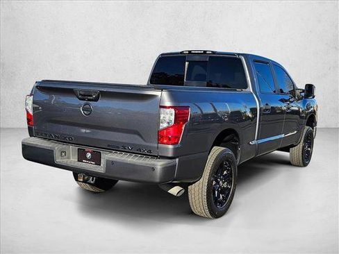 Used 2019 Nissan Titan SV w/ SV Convenience Package image 5