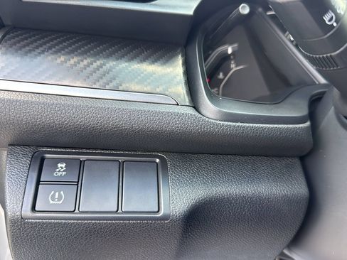 Used 2017 Honda Civic Sport image 14
