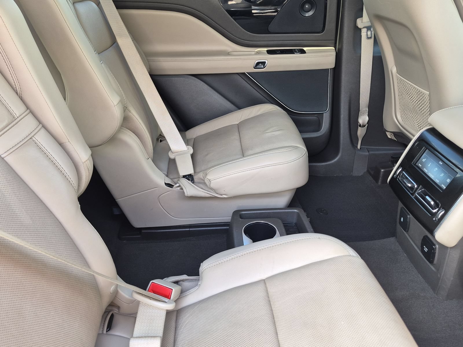 Used 2021 Lincoln Aviator Reserve w/ Equipment Group 201A AWD/4WD image 18