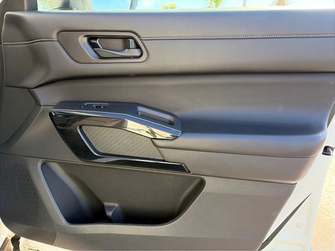 Certified 2024 Nissan Pathfinder SV image 10