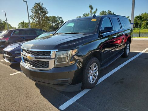 Used 2018 Chevrolet Suburban LS RWD image 4