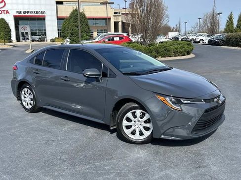 Used 2025 Toyota Corolla LE image 2