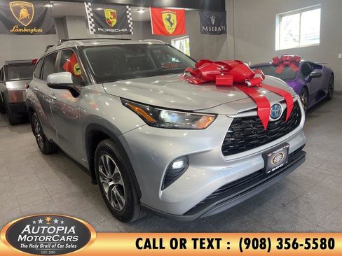 Used 2024 Toyota Highlander XLE AWD/4WD image 42