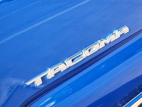 Used 2017 Toyota Tacoma Limited image 9