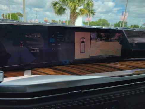 New 2026 Cadillac Escalade ESV Platinum Sport w/ LPO, ONYX Package image 24