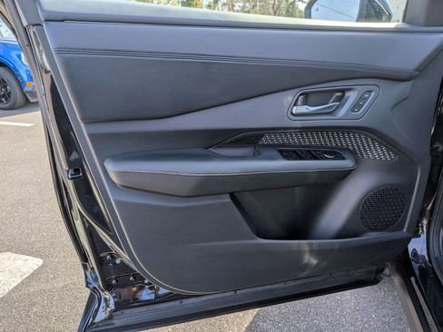 Used 2023 Nissan Ariya FWD image 12