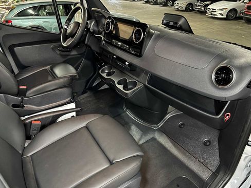 Used 2025 Mercedes-Benz Sprinter 2500 image 11