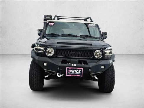 Used 2007 Toyota FJ Cruiser 4WD image 2