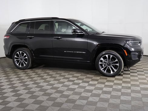 Used 2022 Jeep Grand Cherokee Overland w/ Luxury Tech Group IV image 19