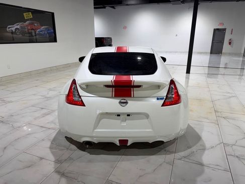 Used 2017 Nissan 370Z Coupe RWD image 10