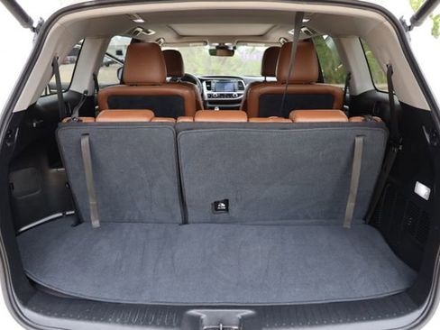Used 2018 Toyota Highlander Limited Platinum FWD image 15