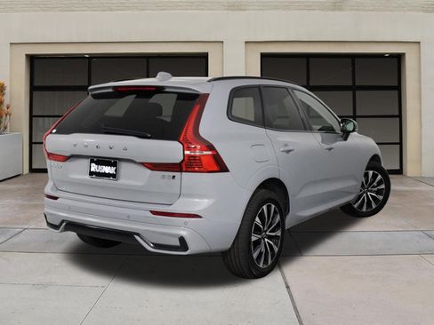 Used 2025 Volvo XC60 B5 Core AWD/4WD image 4