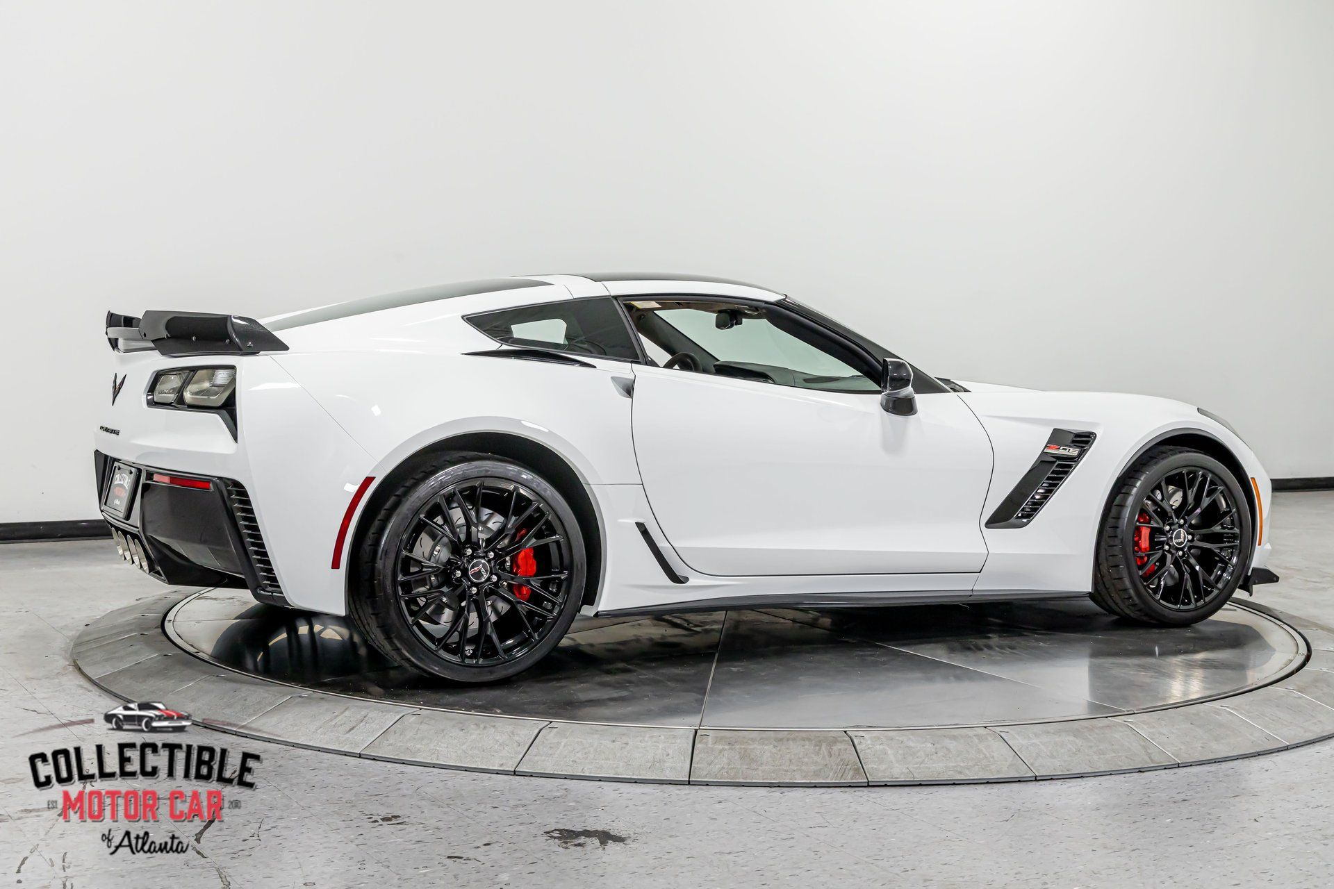 Used 2015 Chevrolet Corvette Z06 w/ 3LZ Preferred Equipment Group RWD image 24