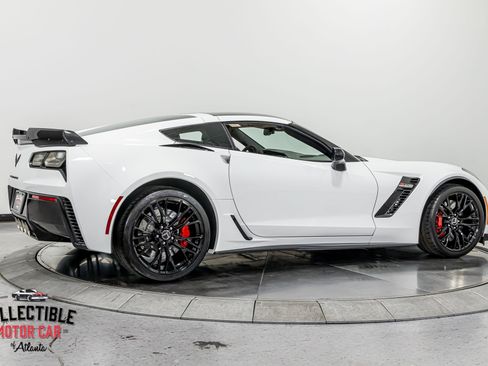 Used 2015 Chevrolet Corvette Z06 w/ 3LZ Preferred Equipment Group RWD image 24