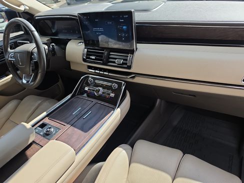 Used 2024 Lincoln Navigator Reserve AWD/4WD image 11