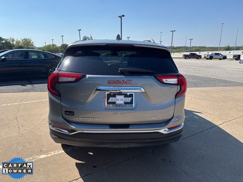 Used 2024 GMC Terrain SLT image 4