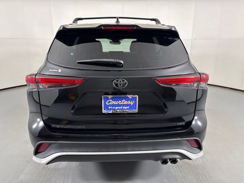 Used 2023 Toyota Highlander XSE FWD image 7