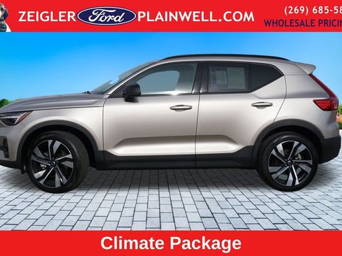 Used 2024 Volvo XC40 B5 Plus w/ Protection Package Premier AWD/4WD image 2