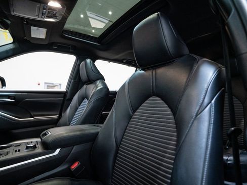 Used 2022 Toyota Highlander XSE image 6