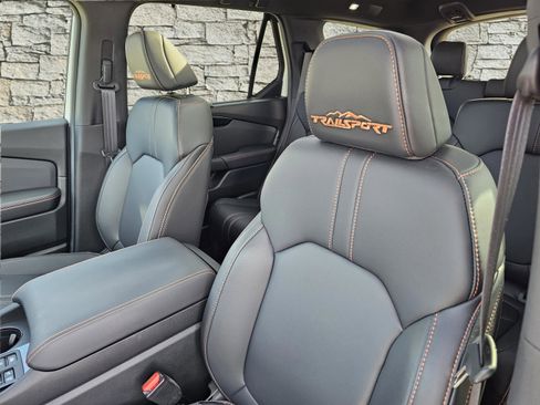 Used 2025 Honda Pilot TrailSport image 14